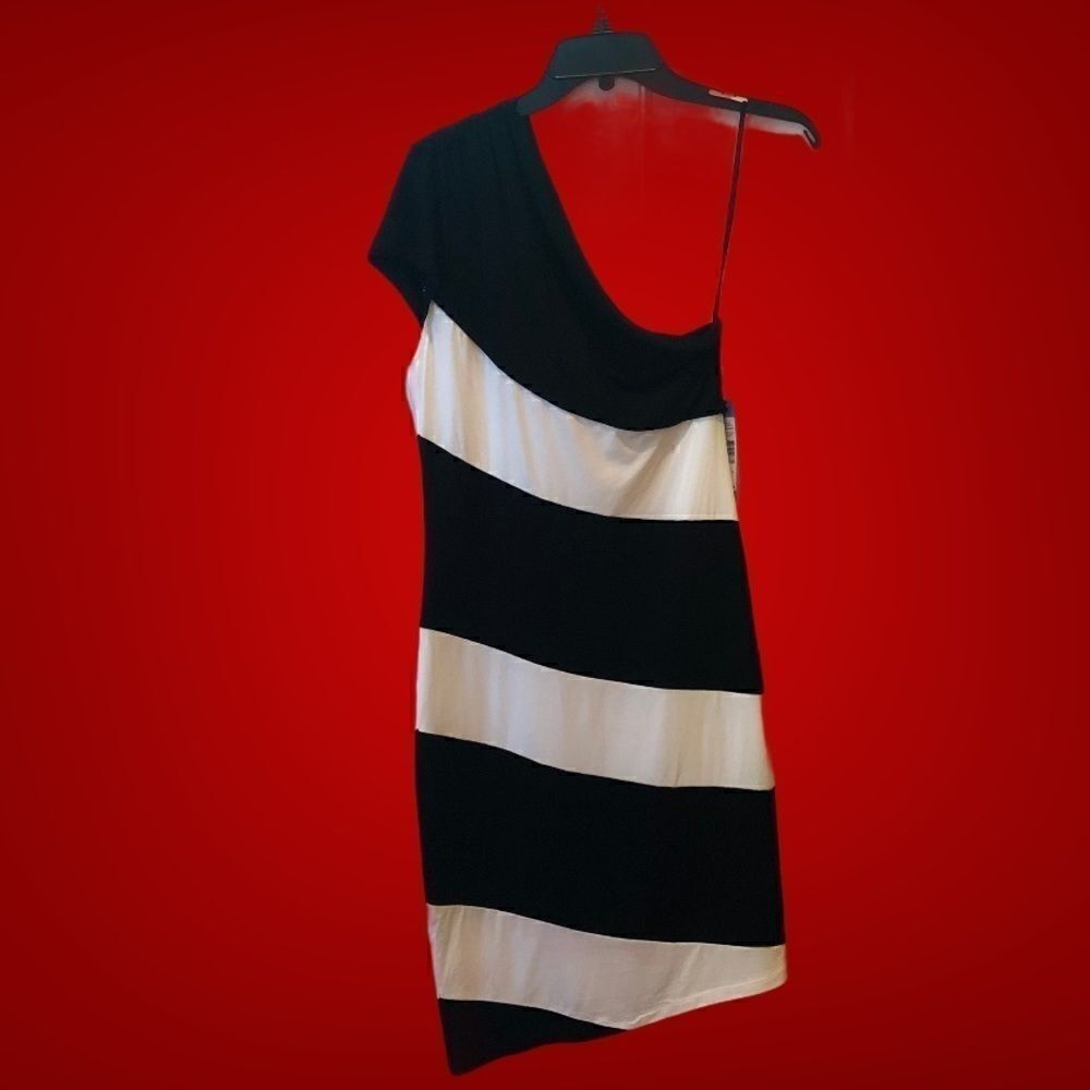 ALICE + OLIVIA BLK/WHT STRIPE SHOULDER DRESS S NWT - Picture 3 of 14
